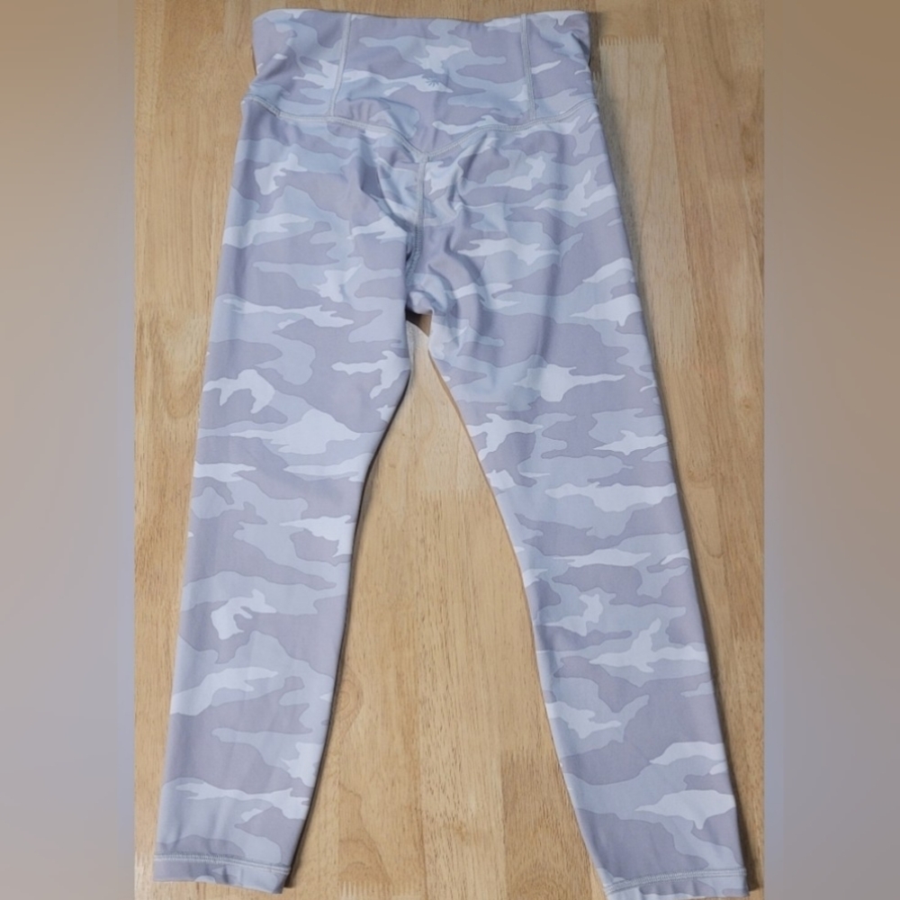 Women's Athleta Gray Camouflage Elation 7/8 Tights leggings in Medium
